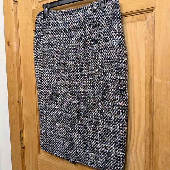 Talbots Size 6 Tweed Multi Color Confetti Straight Pencil Skirt Gun Metal Button - Picture 2 of 12